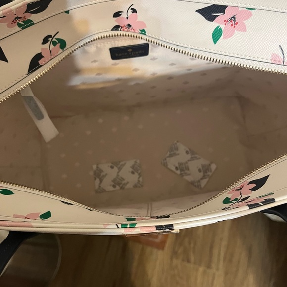 NWT Kate Spade Shore Street Margareta Tote Bag, Cream With Flowers - Picture 4 of 4